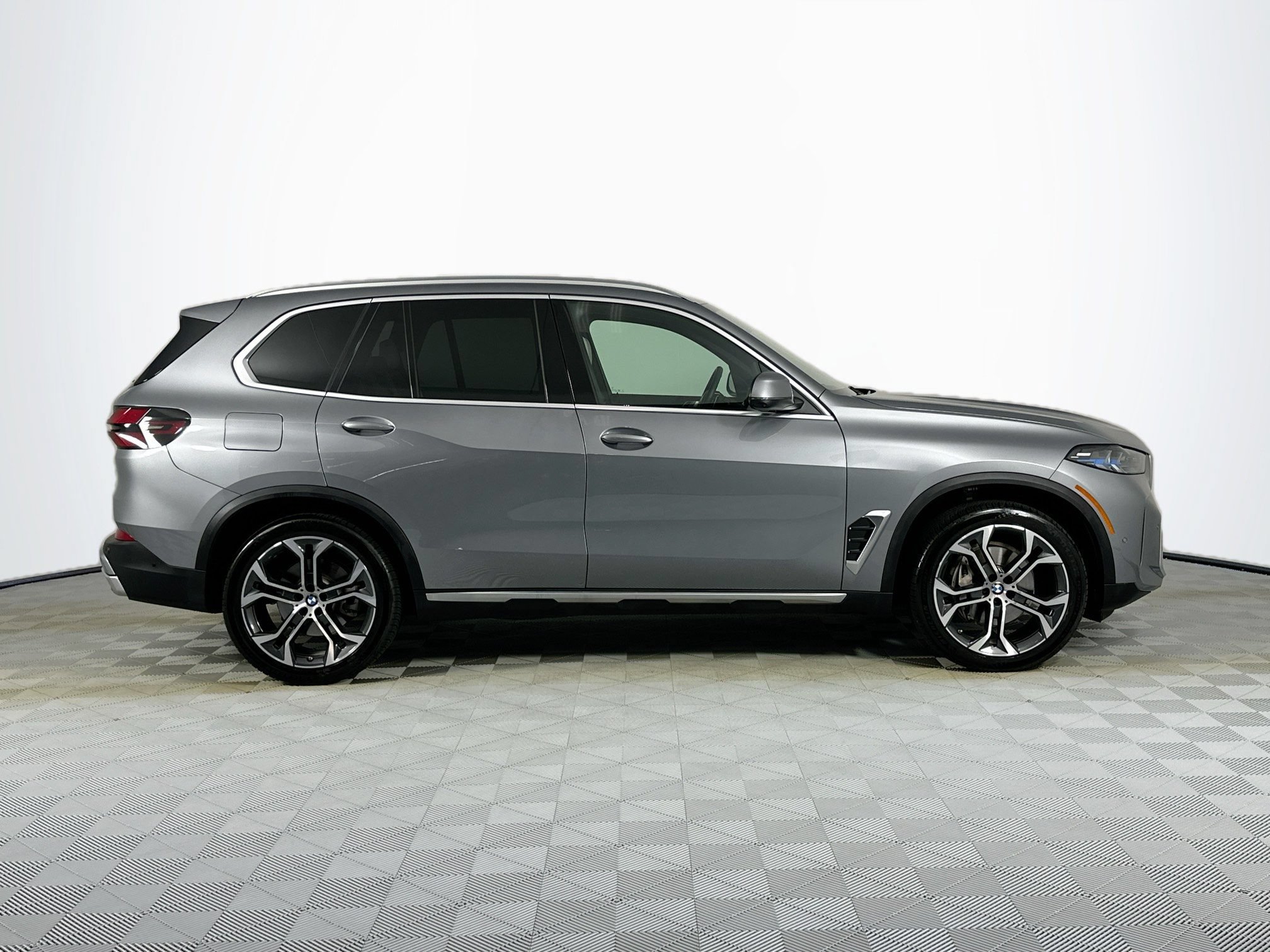 Used 2025 BMW X5 sDrive40i w/ Climate Comfort Package RWD image 4