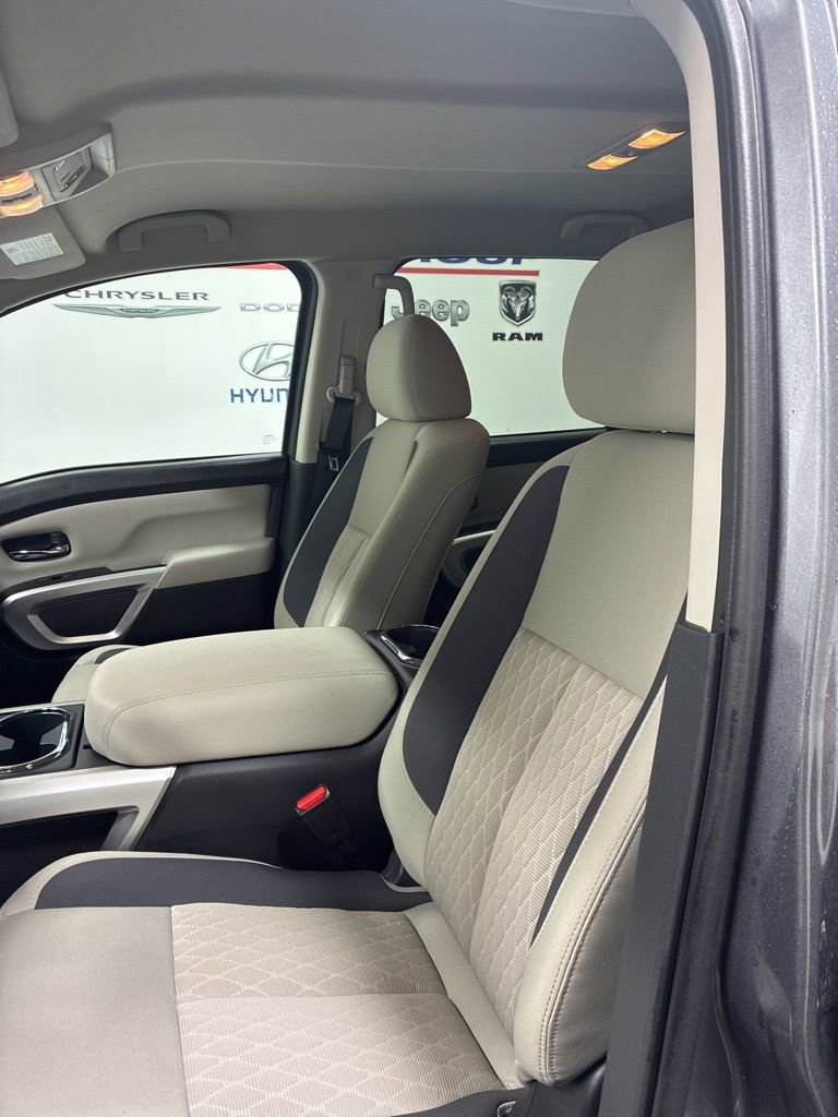 Used 2024 Nissan Titan SV w/ SV Convenience Package image 10