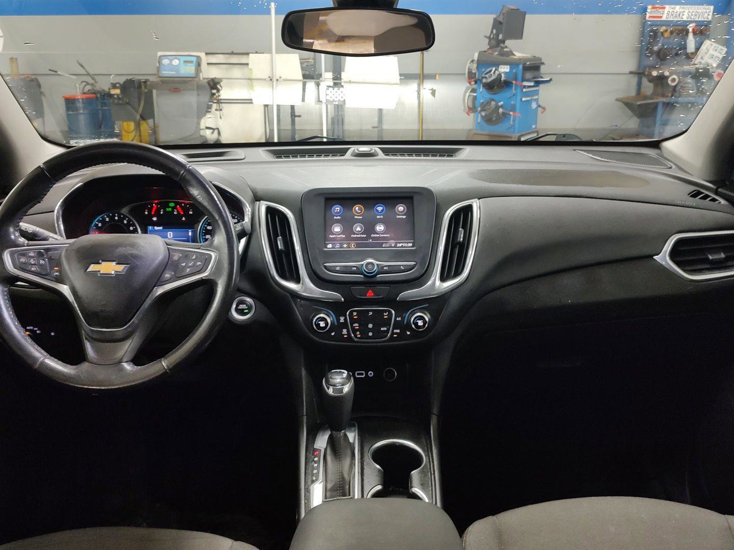 Used 2020 Chevrolet Equinox LT w/ Driver Convenience Package image 17