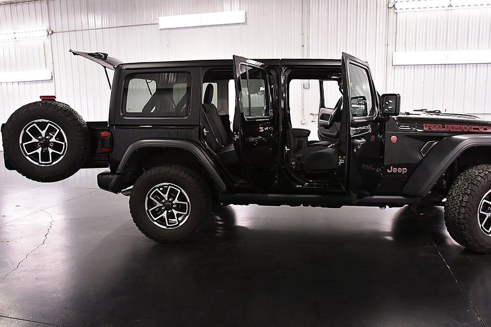 Used 2024 Jeep Wrangler Unlimited Rubicon image 31