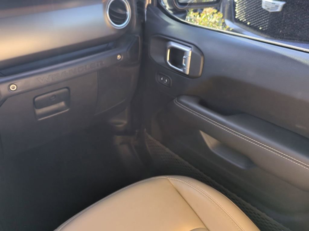 Used 2018 Jeep Wrangler Unlimited Rubicon image 19