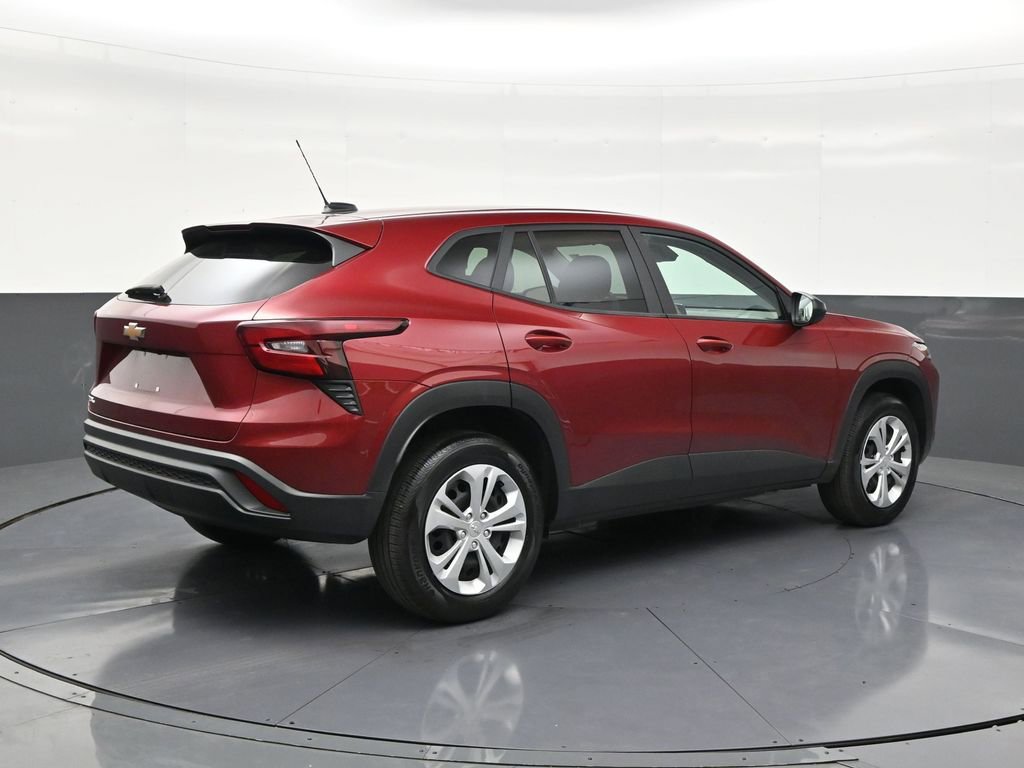 Used 2025 Chevrolet Trax LS image 5