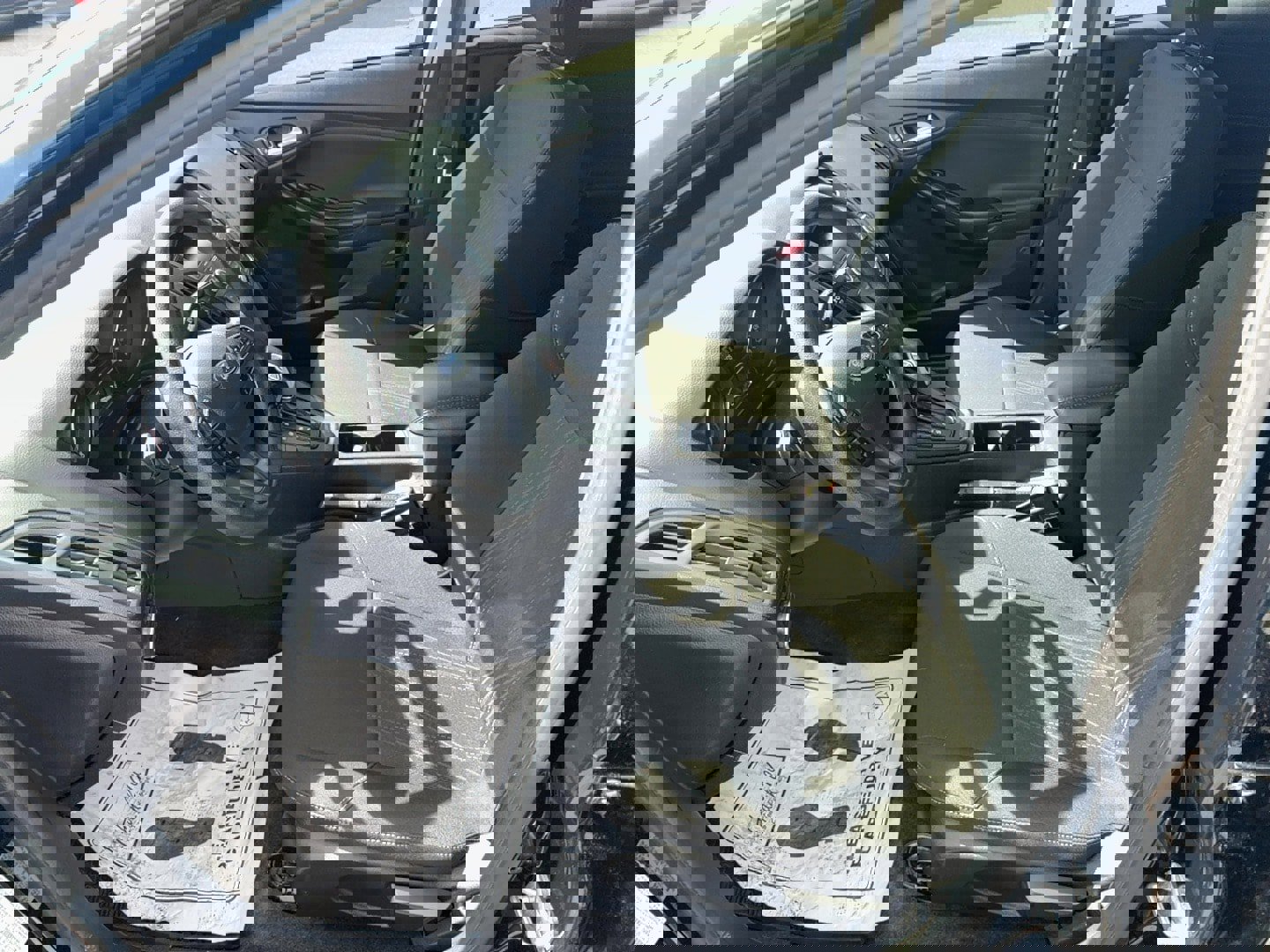 Used 2018 Ford Focus SE w/ SE Appearance Package image 15