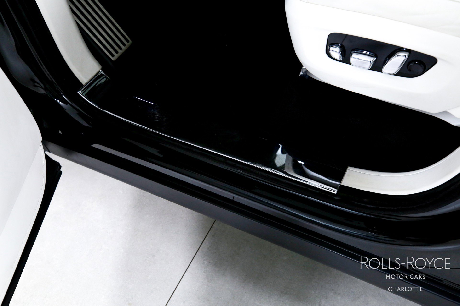 Used 2022 Rolls-Royce Cullinan image 16