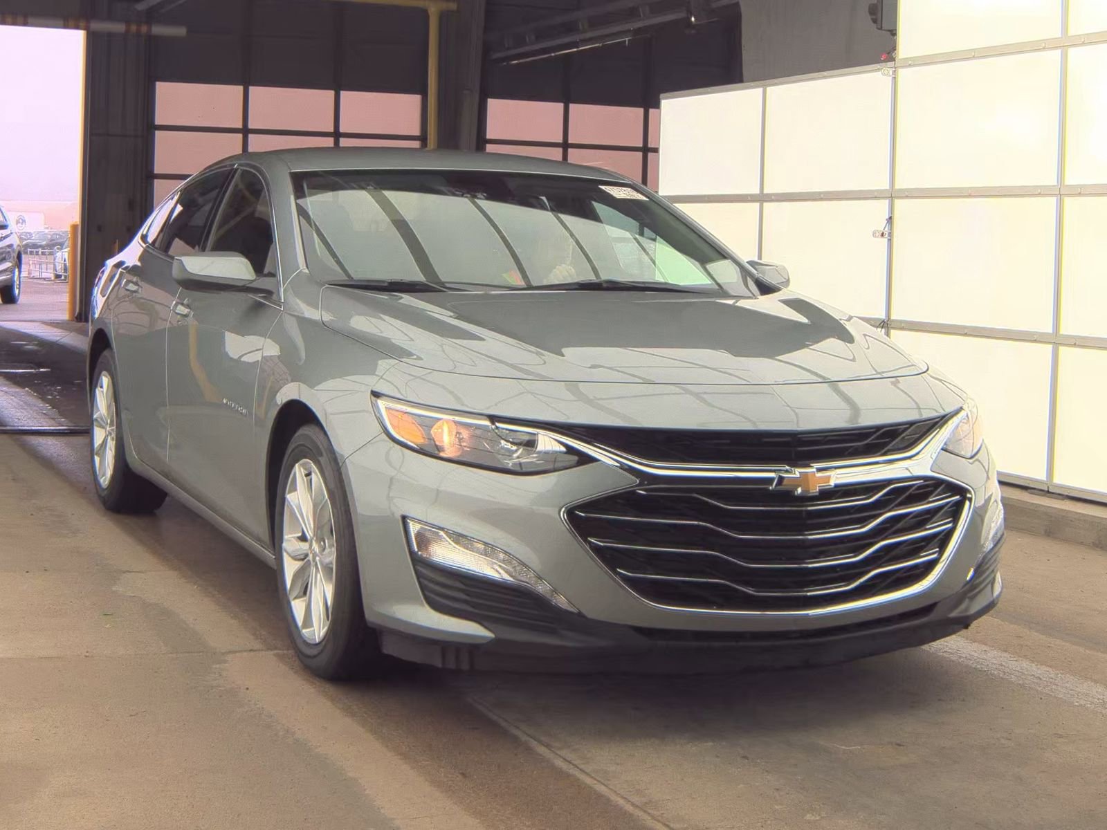 Used 2025 Chevrolet Malibu LT FWD image 4