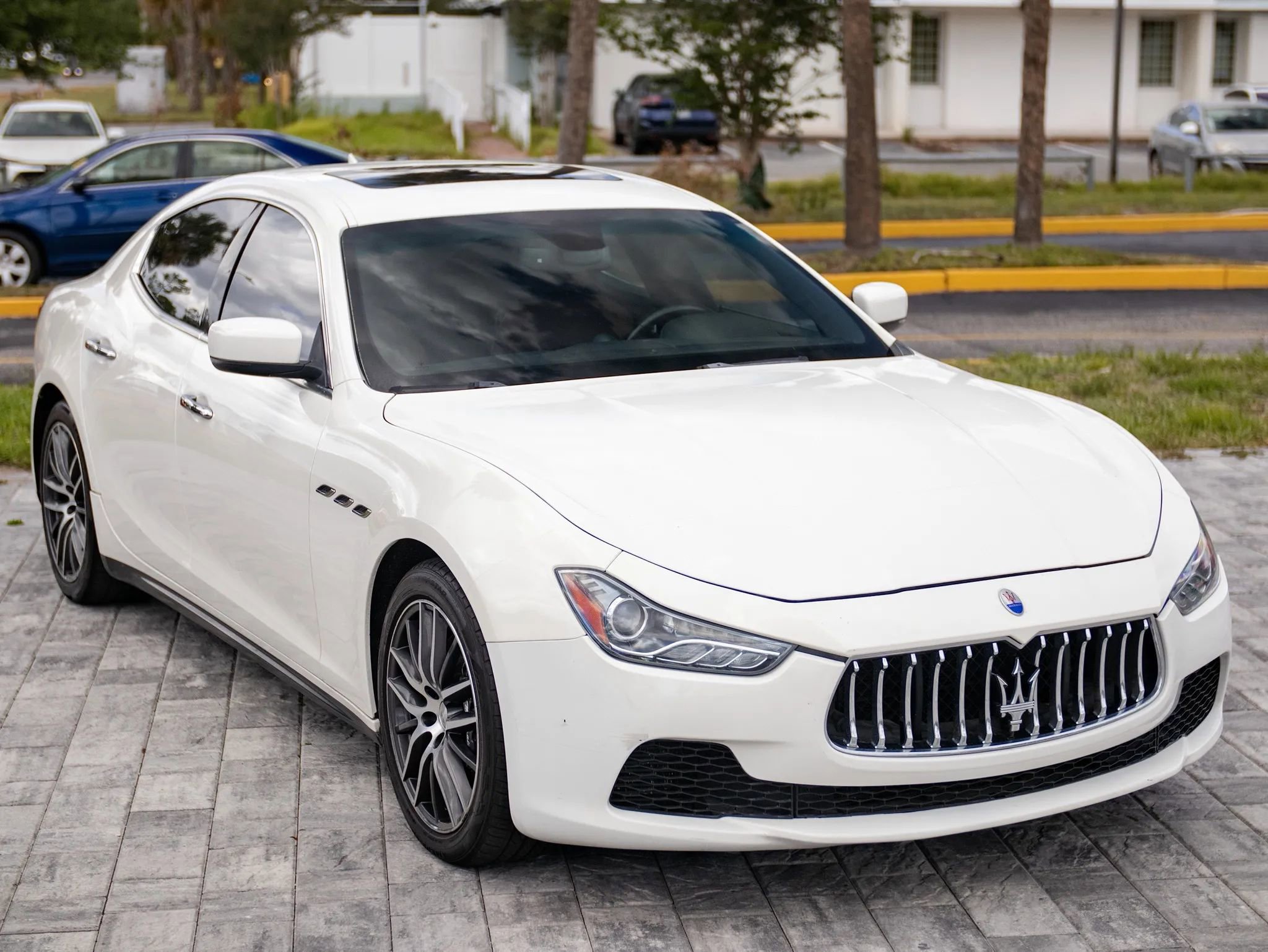 Used 2014 Maserati Ghibli S Q4 AWD/4WD image 2