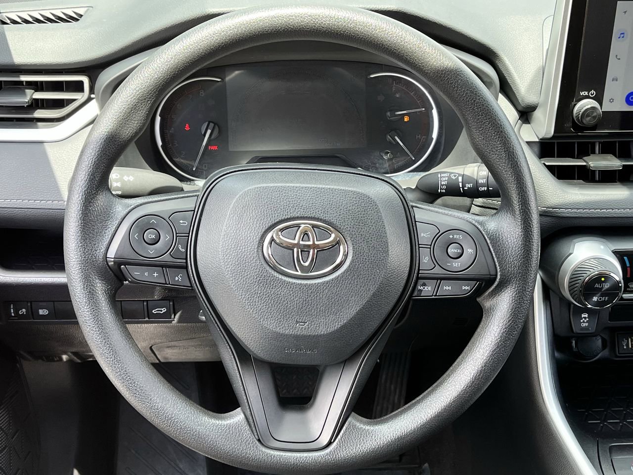 Used 2025 Toyota RAV4 XLE w/ Convenience Package FWD image 11