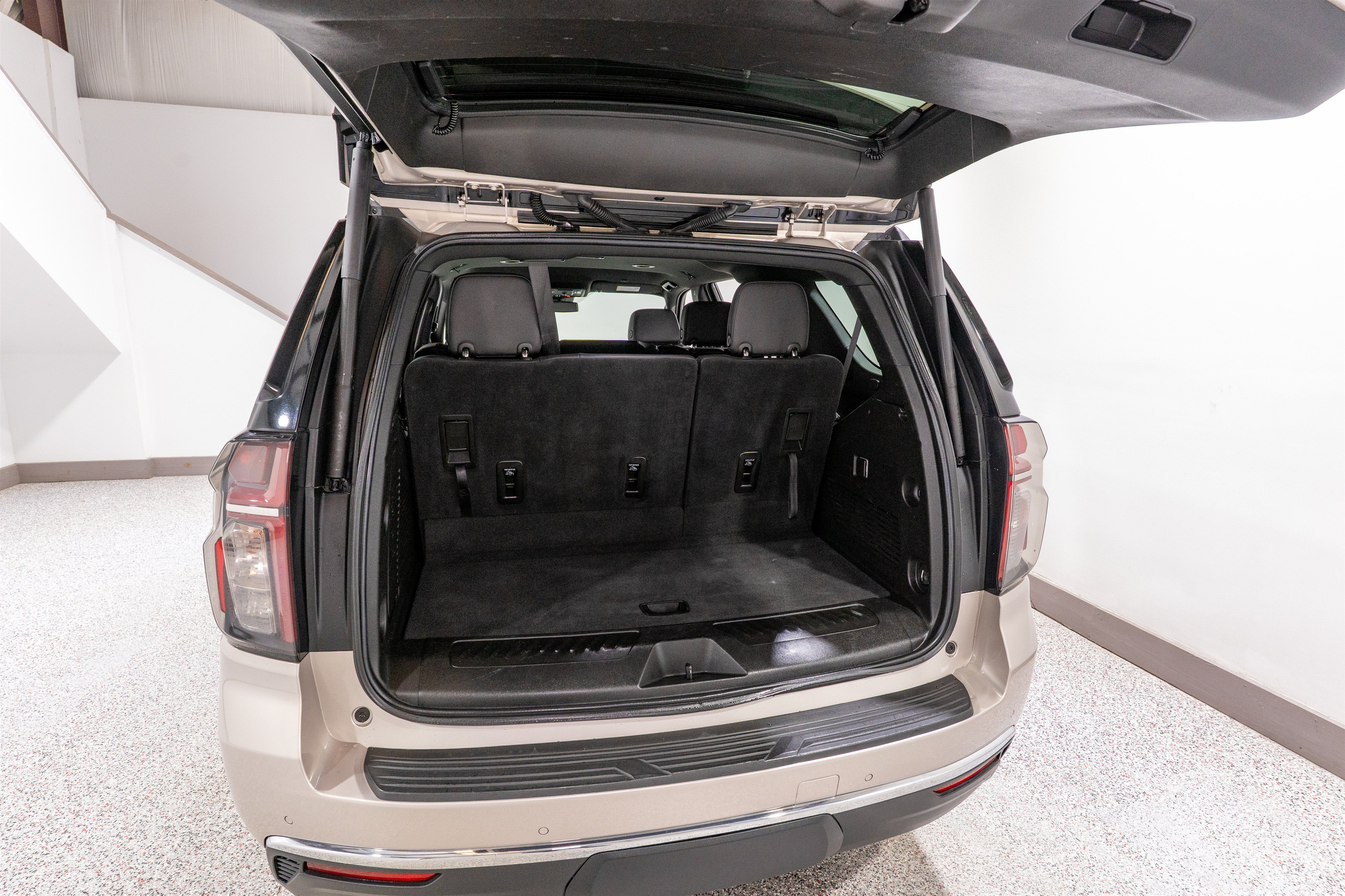 Used 2023 Chevrolet Tahoe LT RWD image 32