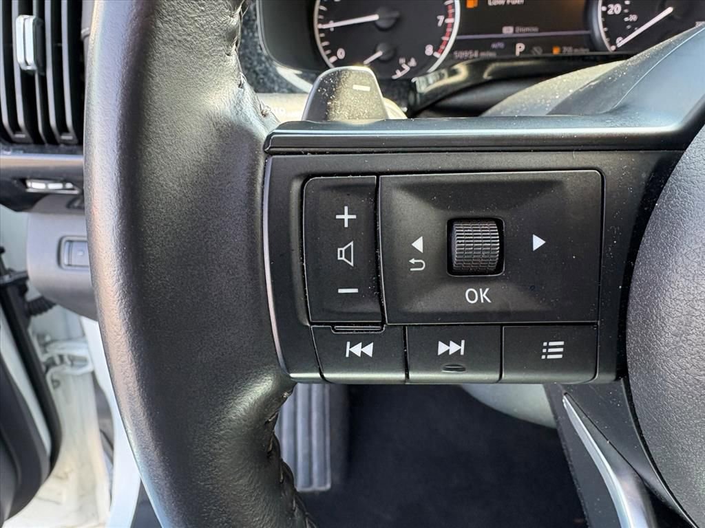 Used 2024 Nissan Pathfinder SV image 11