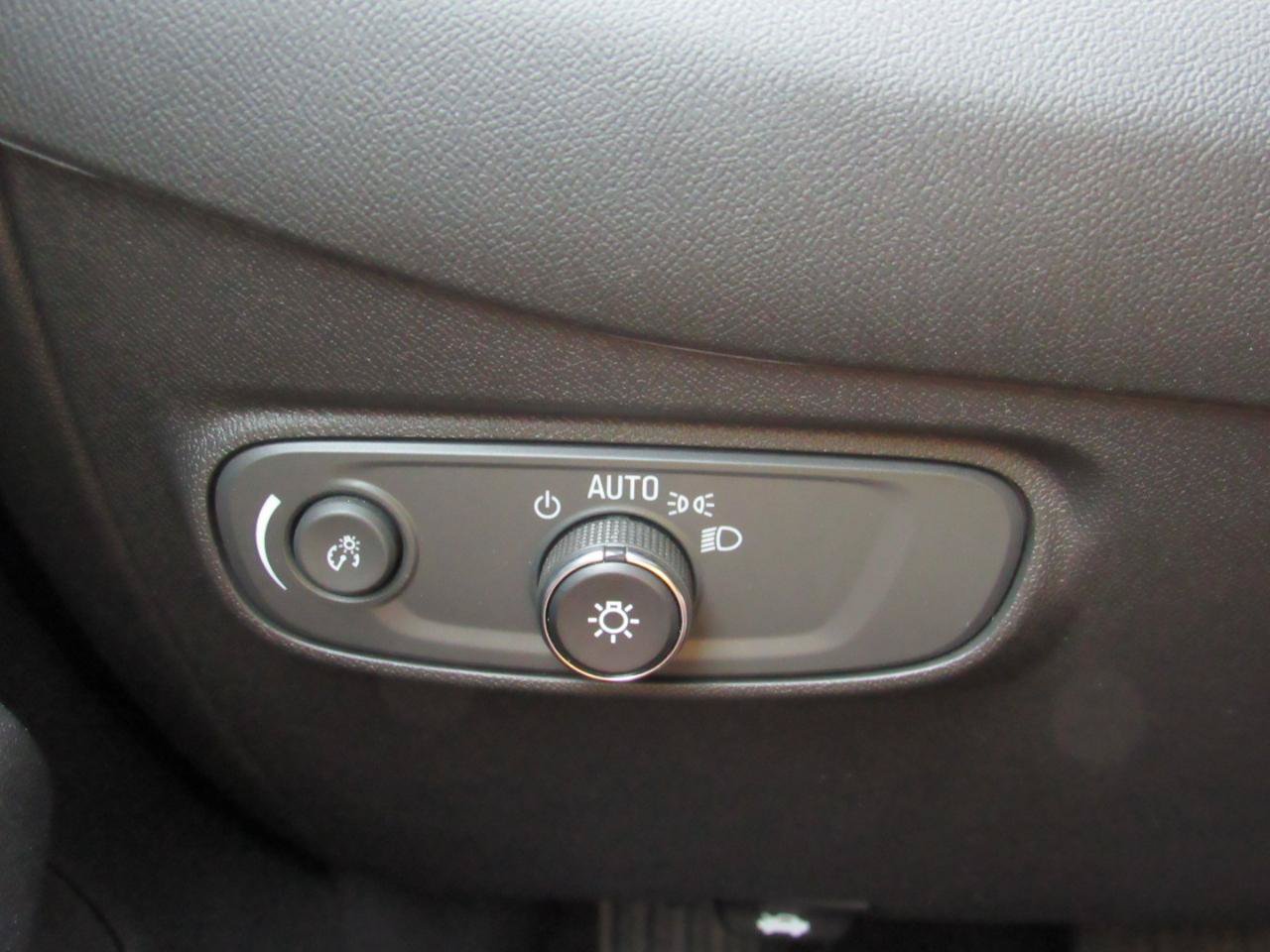 Used 2023 Chevrolet Equinox LT AWD/4WD image 18
