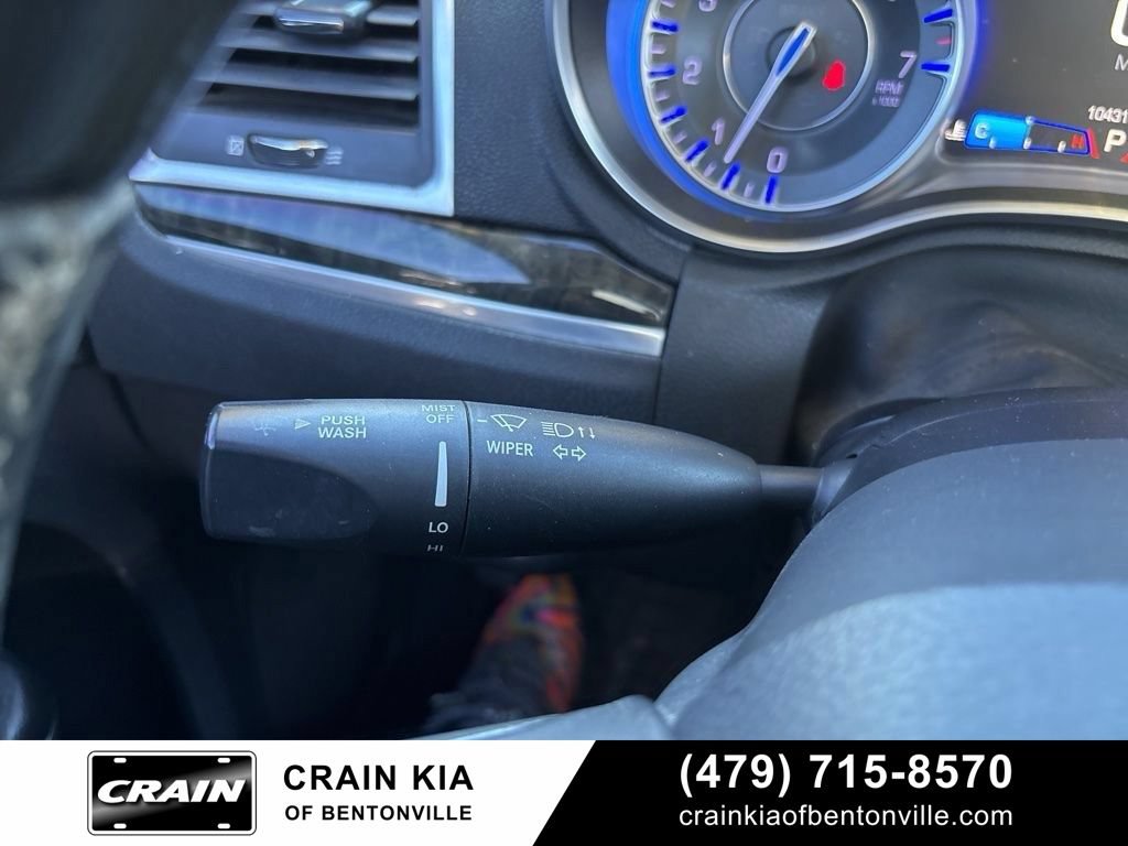Used 2017 Chrysler 300 C RWD image 16