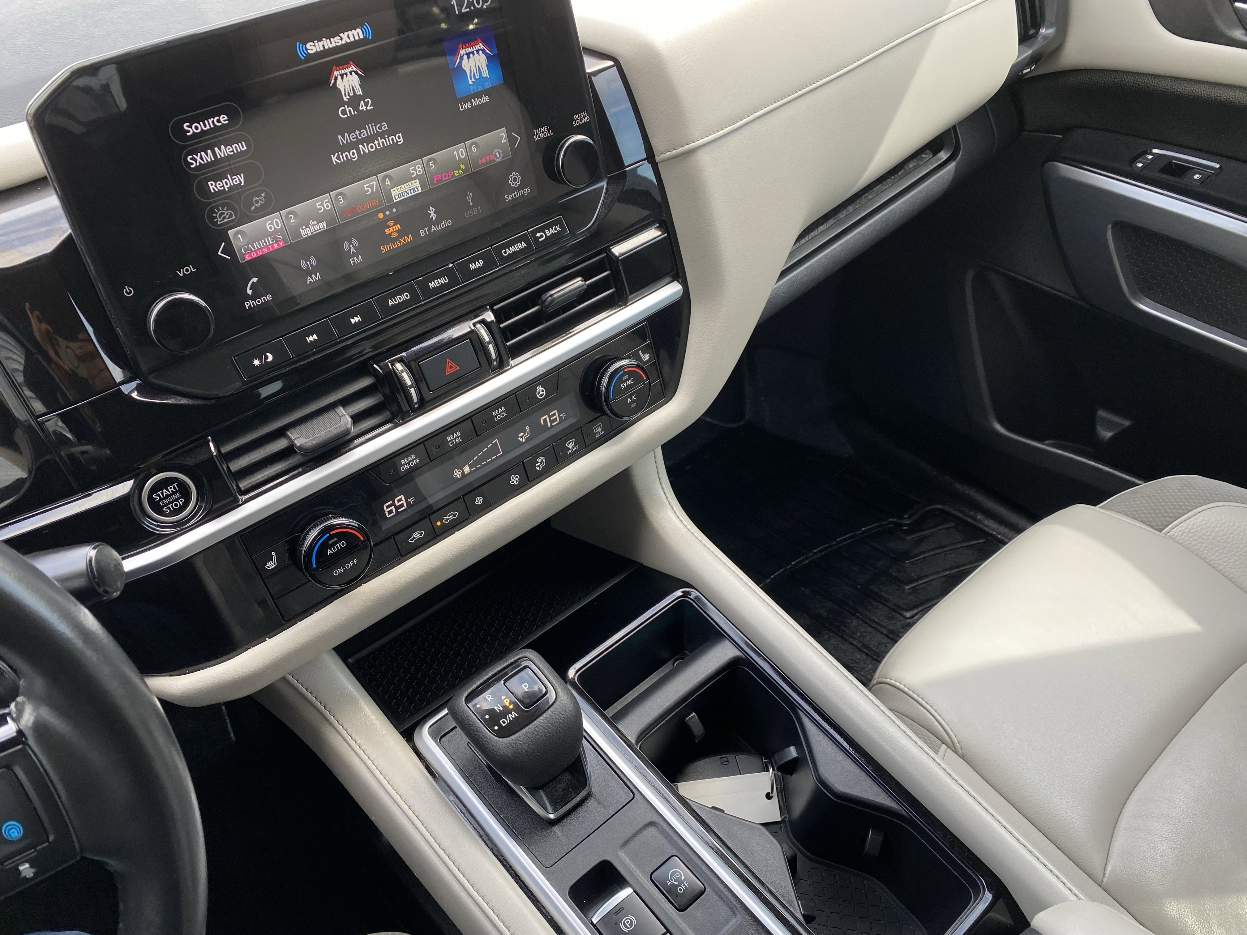 Used 2022 Nissan Pathfinder SL w/ SL Black Package image 17