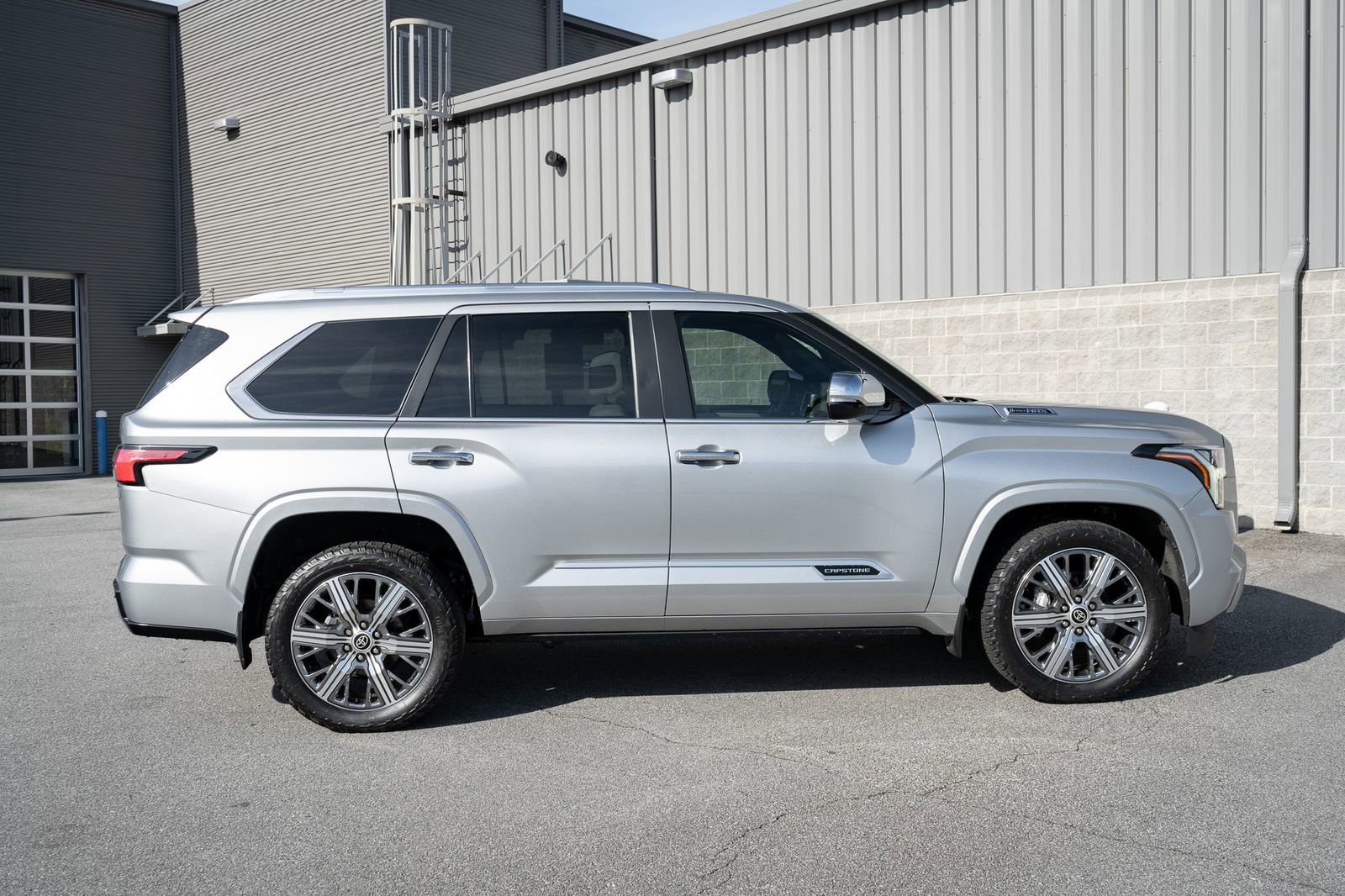 Used 2024 Toyota Sequoia Capstone AWD/4WD image 21