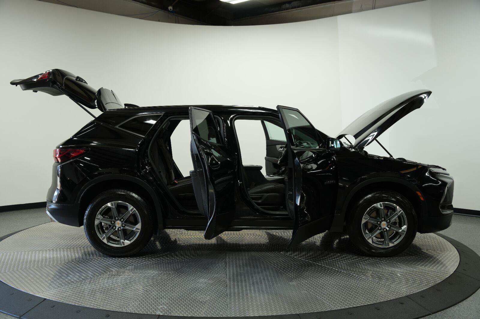 Certified 2025 Chevrolet Blazer LT FWD image 10