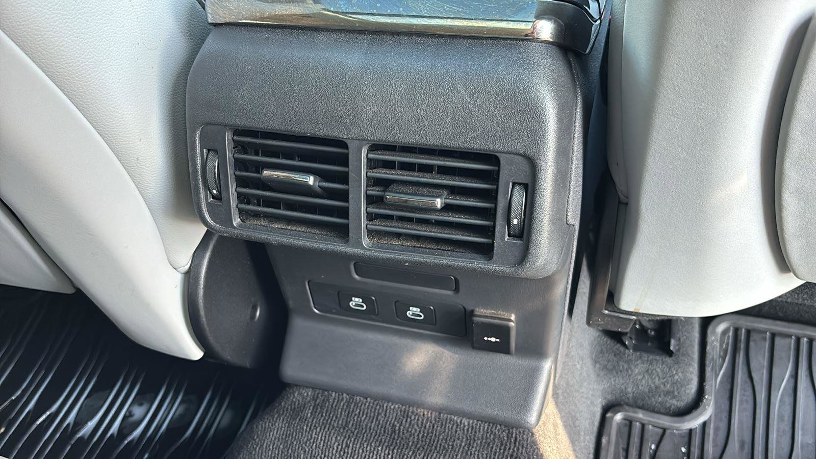 Used 2025 Land Rover Range Rover Velar Dynamic SE image 23