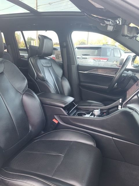 Used 2023 Jeep Grand Cherokee Overland w/ Advanced Protech Group III image 22