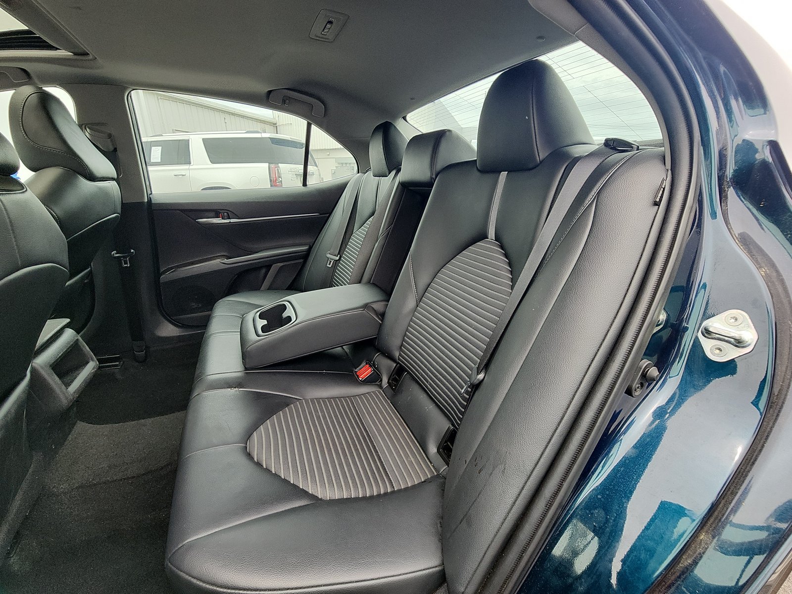 Used 2021 Toyota Camry SE w/ Convenience Package FWD image 19