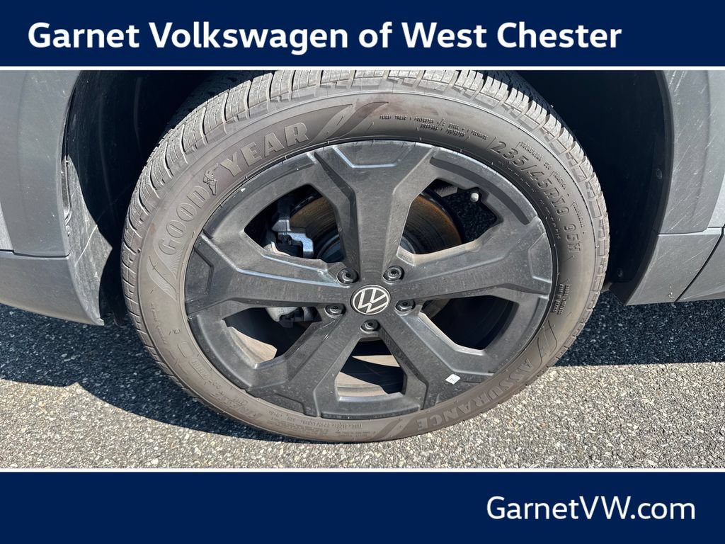 Used 2025 Volkswagen Taos SEL AWD/4WD image 15