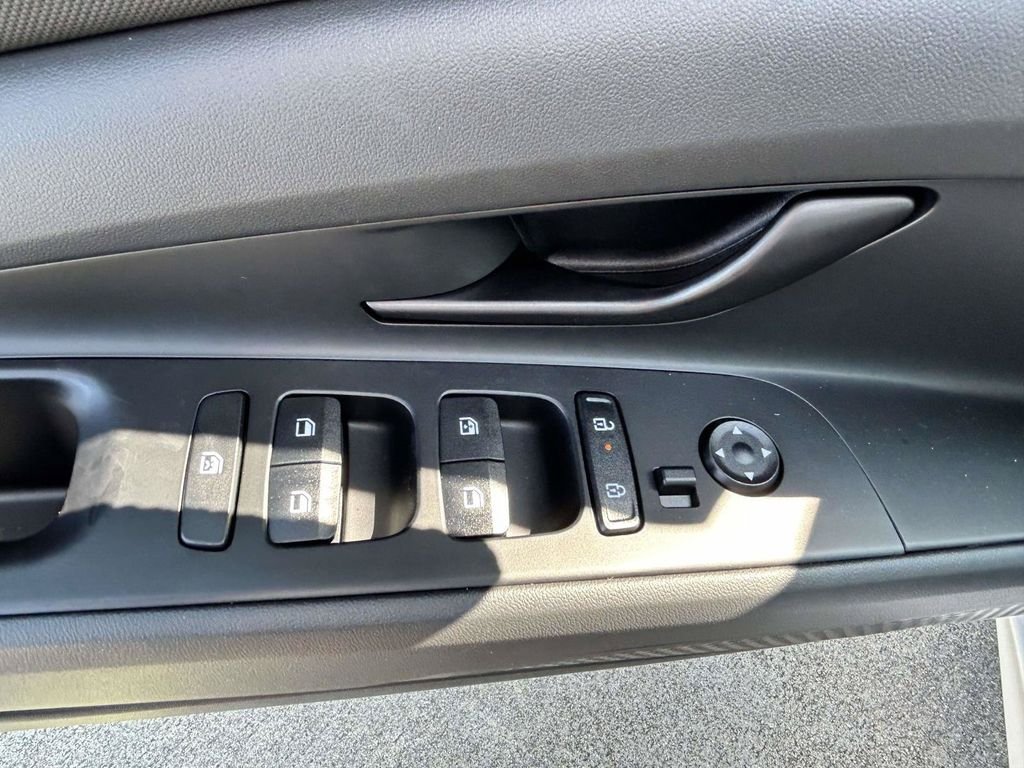 New 2026 Hyundai Elantra SEL Sport FWD image 16
