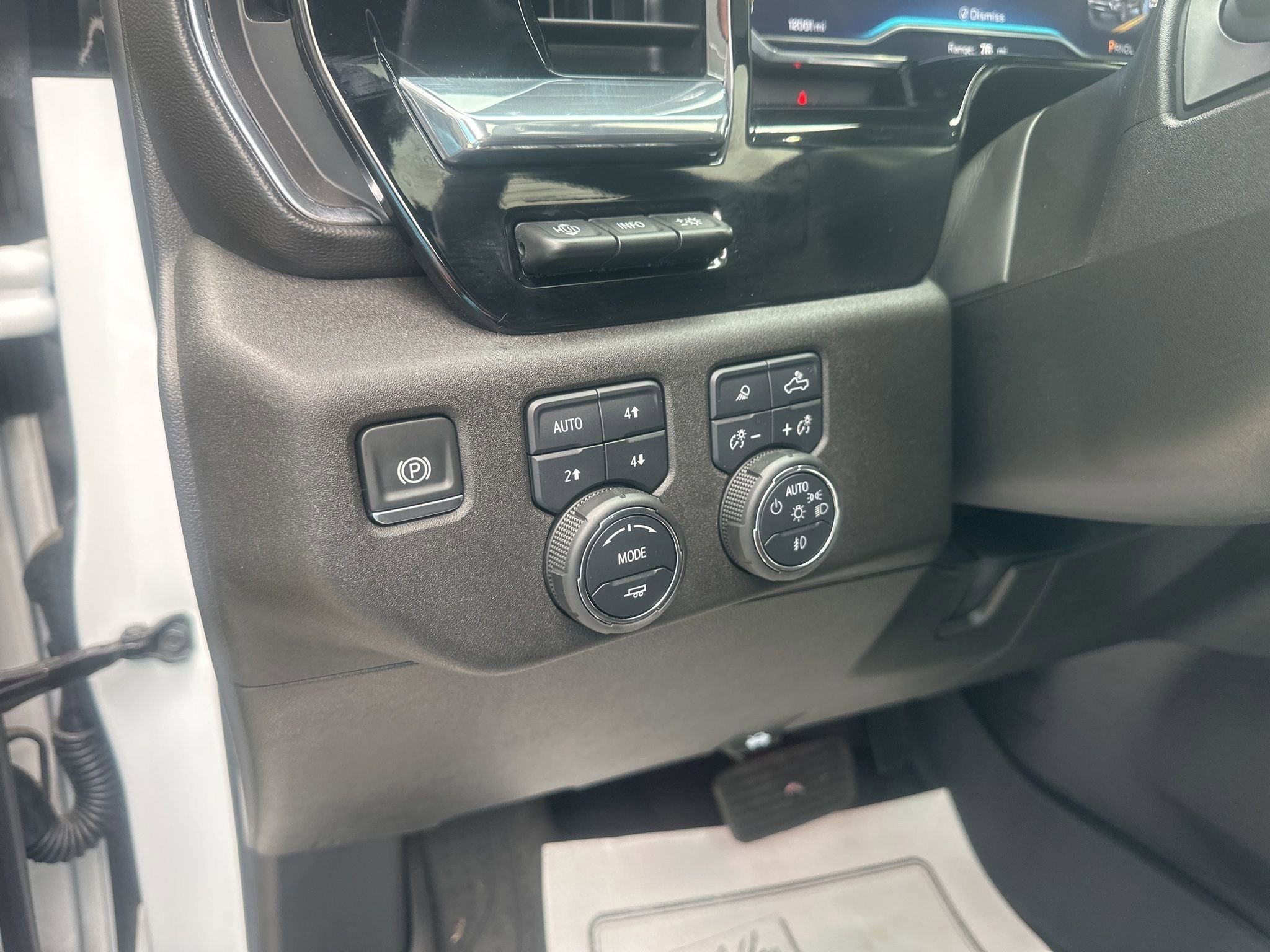 Used 2025 Chevrolet Silverado 2500 LTZ w/ Trail Boss Package image 40