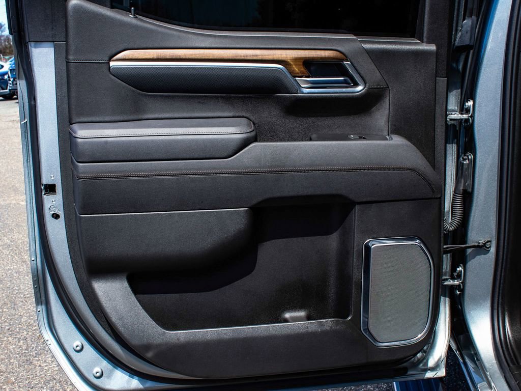 Used 2025 Chevrolet Silverado 1500 High Country image 11