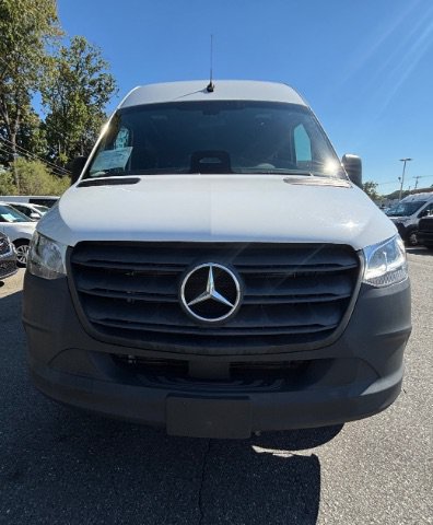 Used 2025 Mercedes-Benz Sprinter 2500 image 2