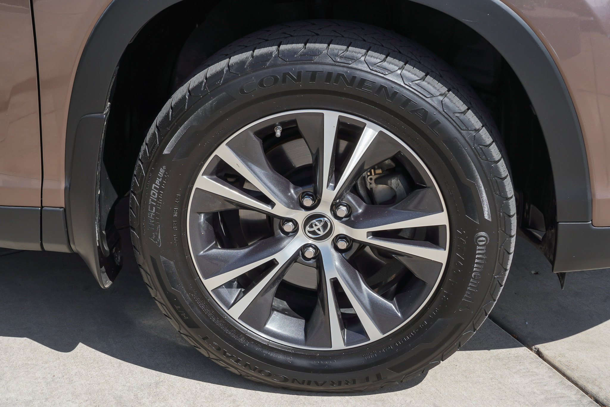 Used 2019 Toyota Highlander LE AWD/4WD image 10