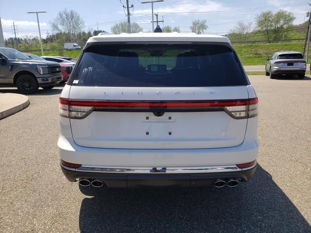 New 2026 Lincoln Aviator AWD image 5