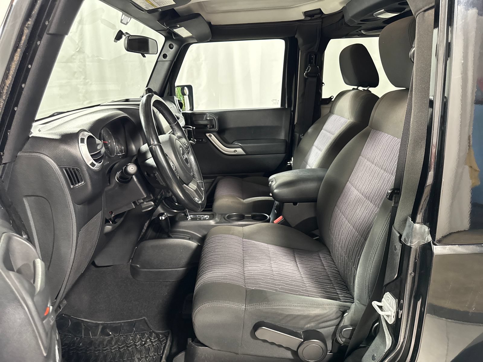 Used 2012 Jeep Wrangler Sahara w/ Connectivity Group AWD/4WD image 3