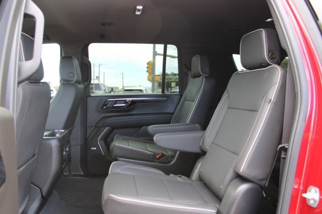 Used 2025 Chevrolet Suburban Premier image 17