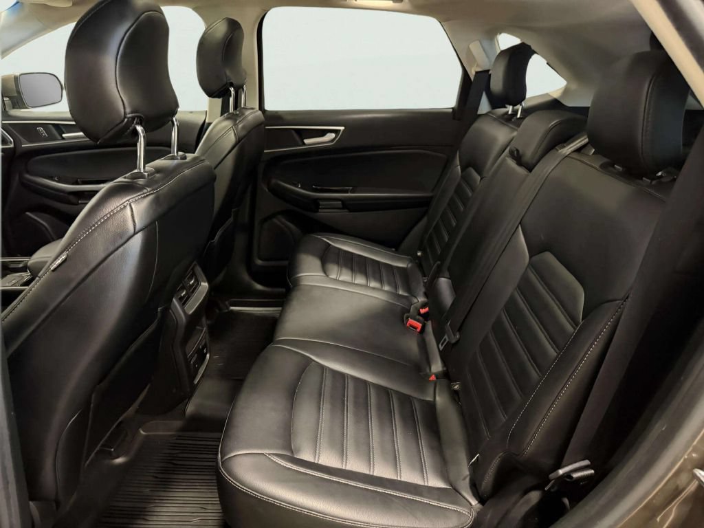 Used 2019 Ford Edge SEL w/ Equipment Group 201A AWD/4WD image 17