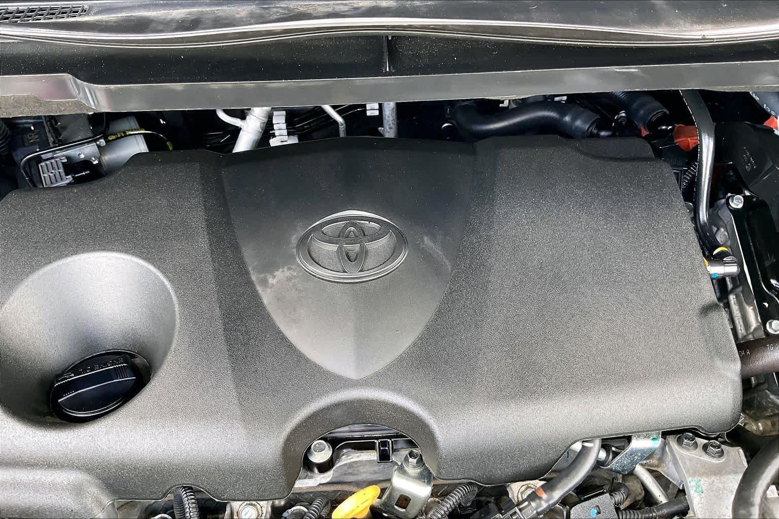 Used 2025 Toyota Sienna XLE FWD image 36