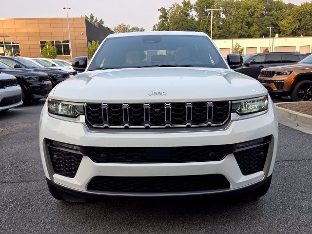 New 2026 Jeep Grand Cherokee Limited w/ Luxury Tech Group II RWD image 2