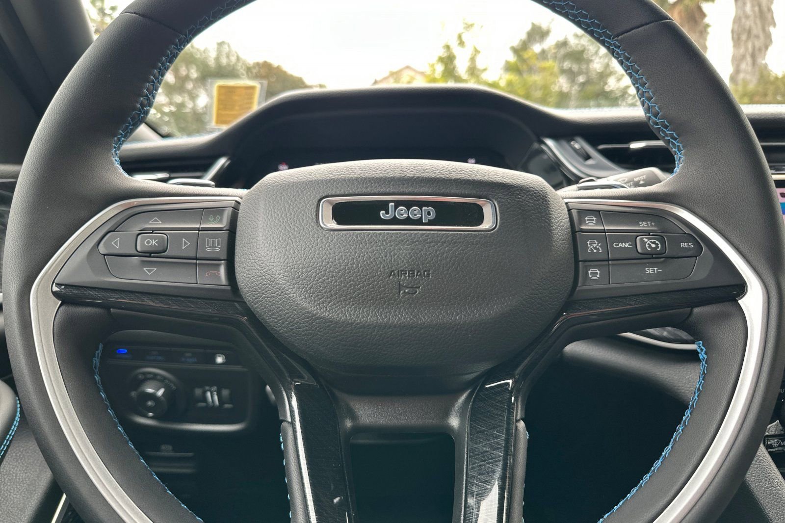 New 2023 Jeep Grand Cherokee Trailhawk w/ Advanced Protech Group II image 22