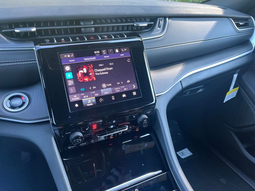 New 2025 Jeep Grand Cherokee L Laredo w/ Luxury Tech Group I image 12