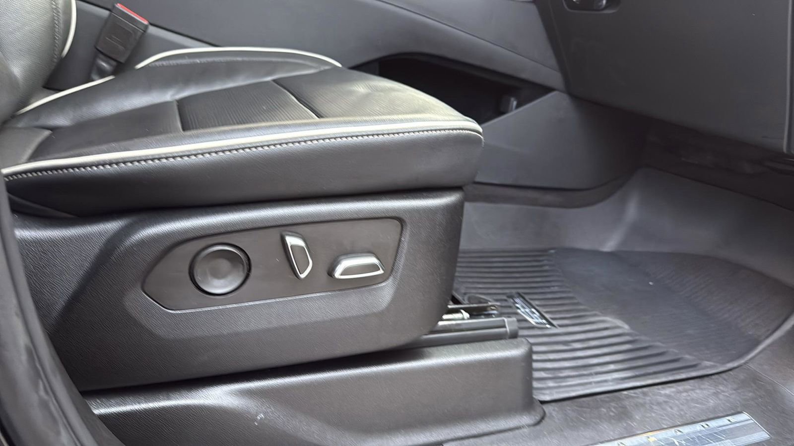 Used 2022 Cadillac Escalade Sport w/ Heavy-Duty Trailer Package image 25