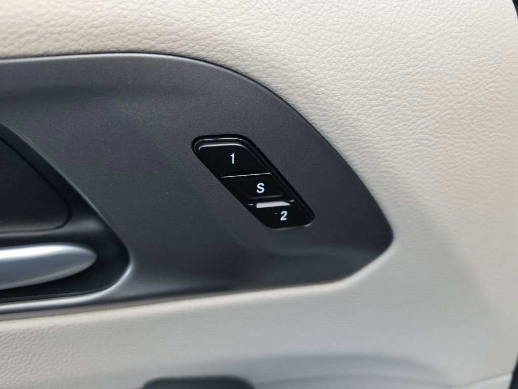 Used 2024 Chrysler Pacifica Touring-L FWD image 24