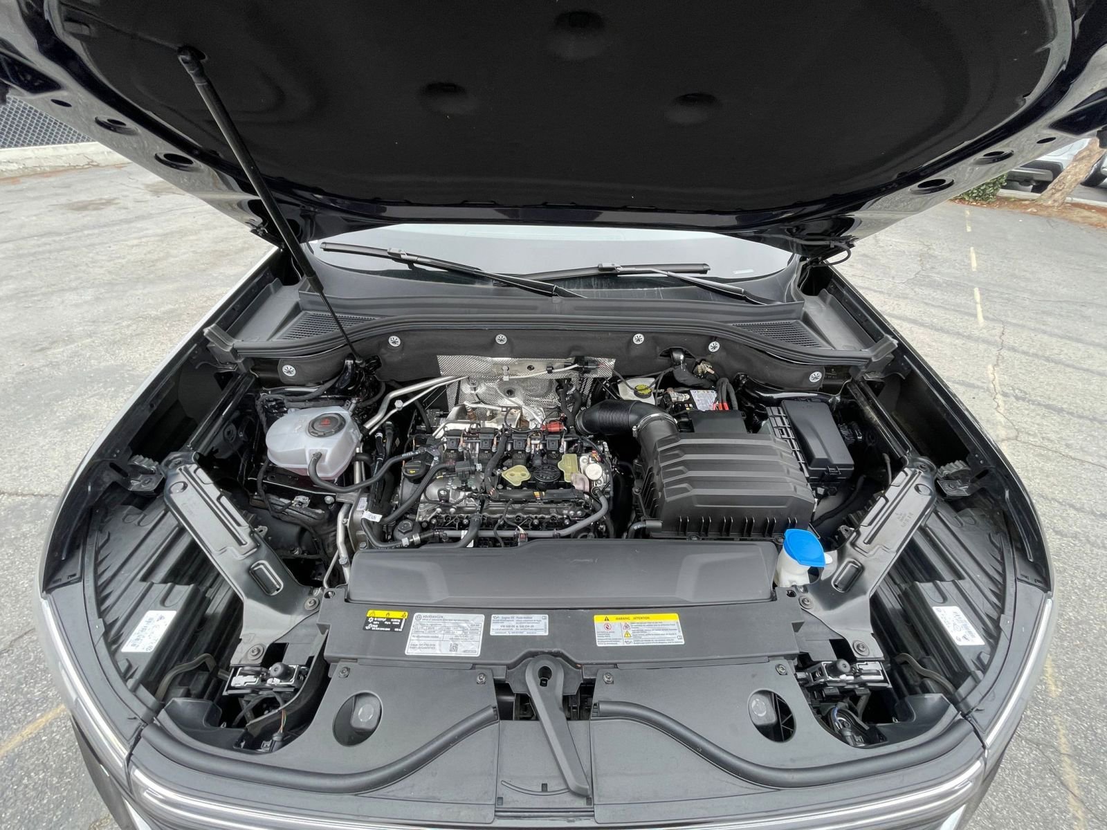 Used 2025 Volkswagen Atlas Cross Sport SE image 32