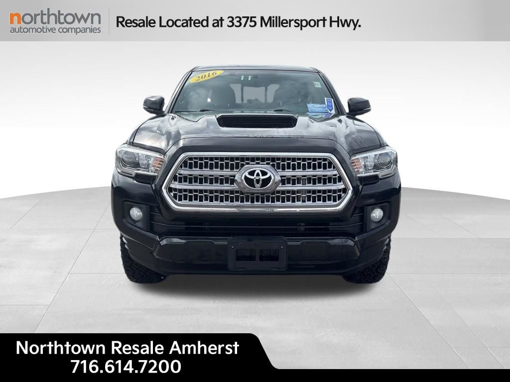 Used 2016 Toyota Tacoma TRD Sport w/ Towing Package image 2