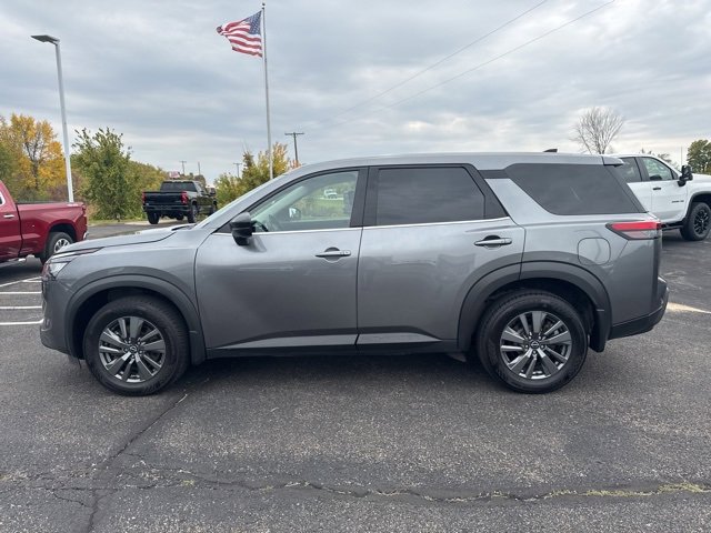Used 2023 Nissan Pathfinder S image 6