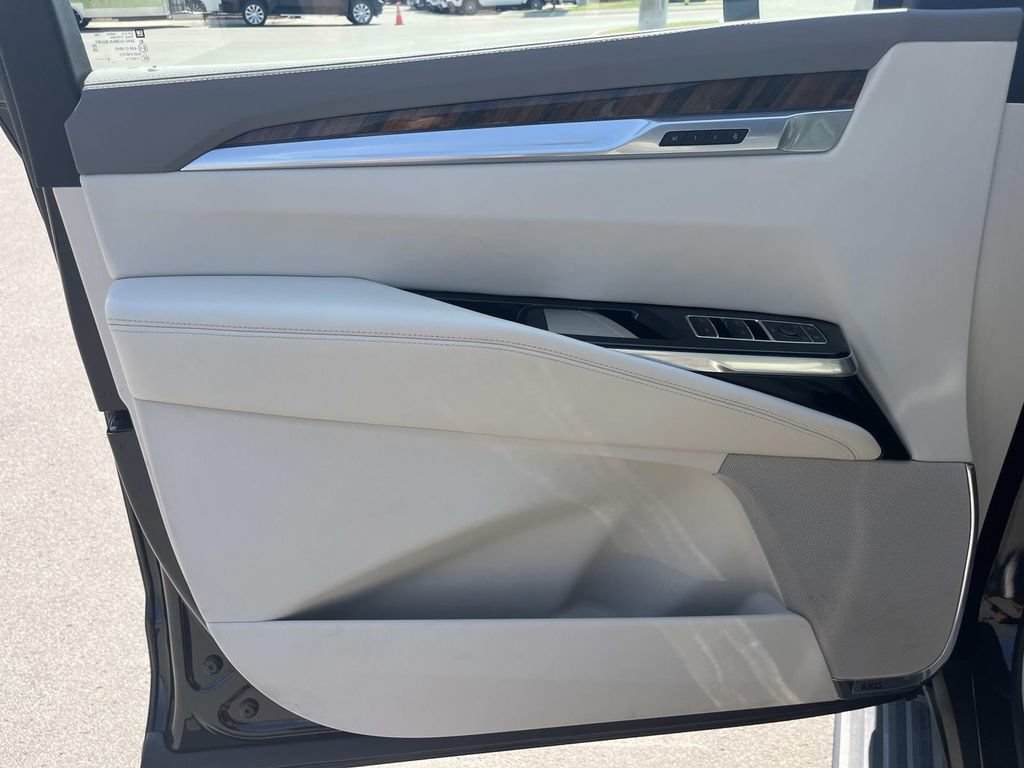 Used 2025 Cadillac Escalade Sport Platinum AWD/4WD image 32