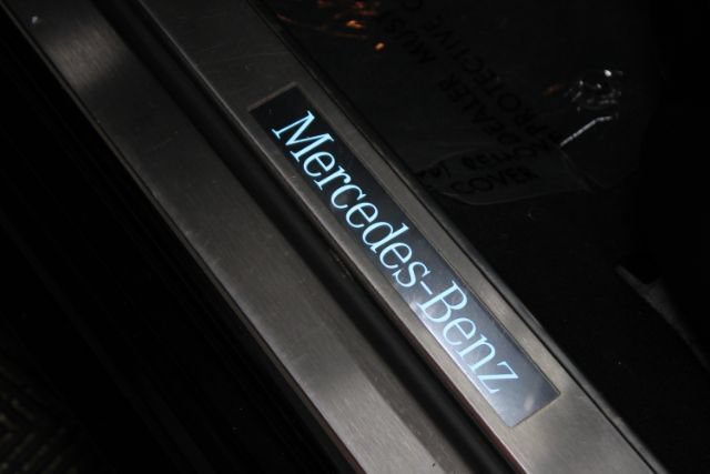 Used 2010 Mercedes-Benz E 550 Sedan w/ Premium 1 Pkg image 13
