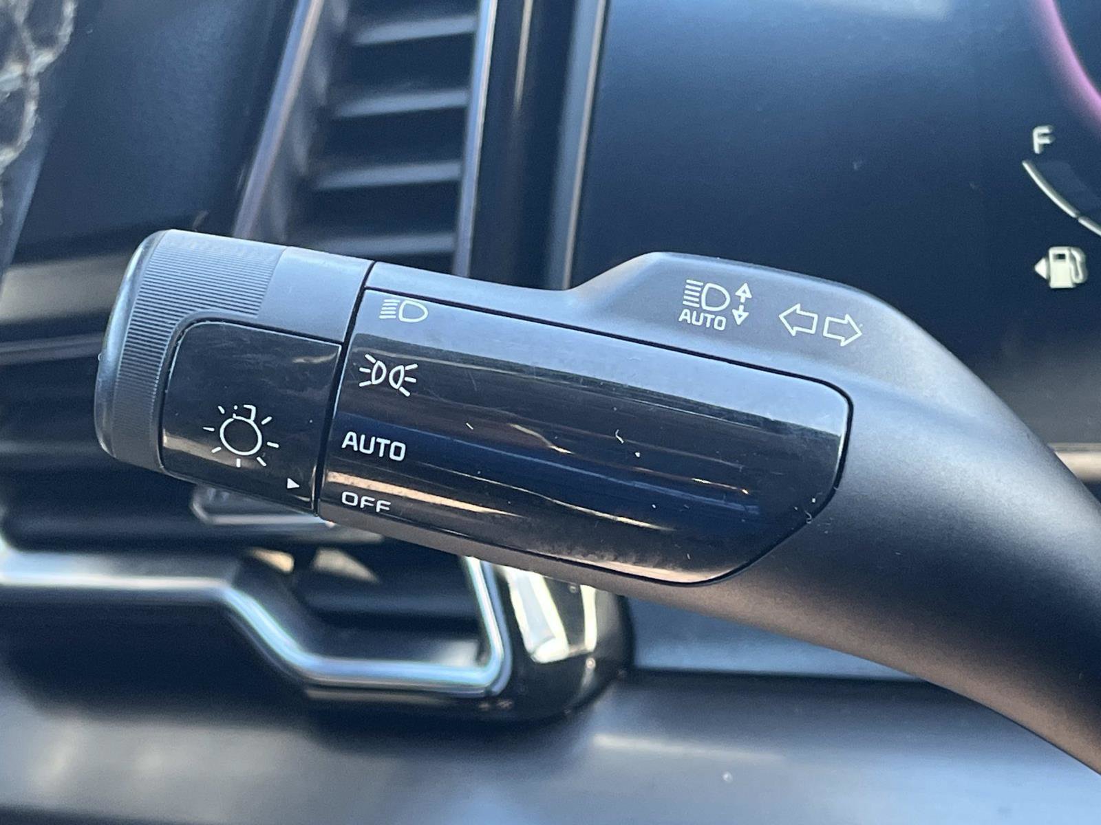 Used 2023 Kia Sportage EX image 40