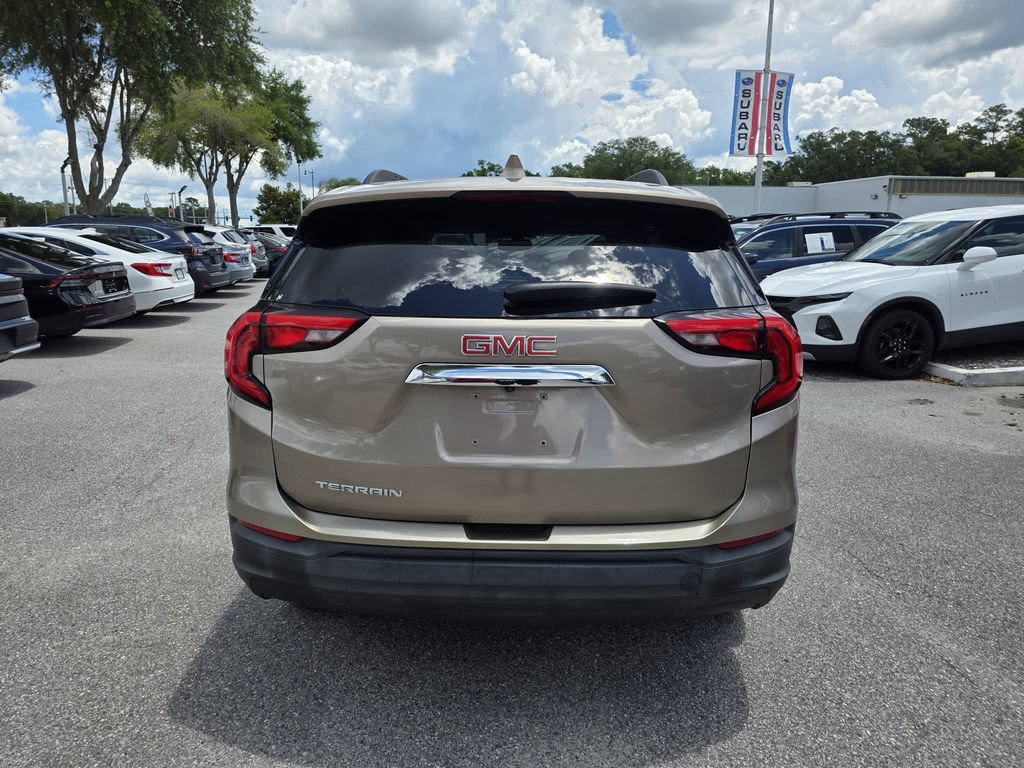Used 2018 GMC Terrain SLE w/ Driver Convenience Package FWD image 4