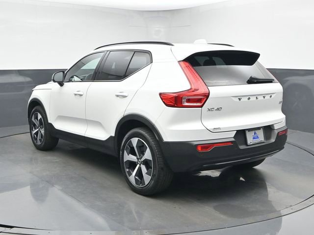 Used 2024 Volvo XC40 B5 Plus image 6