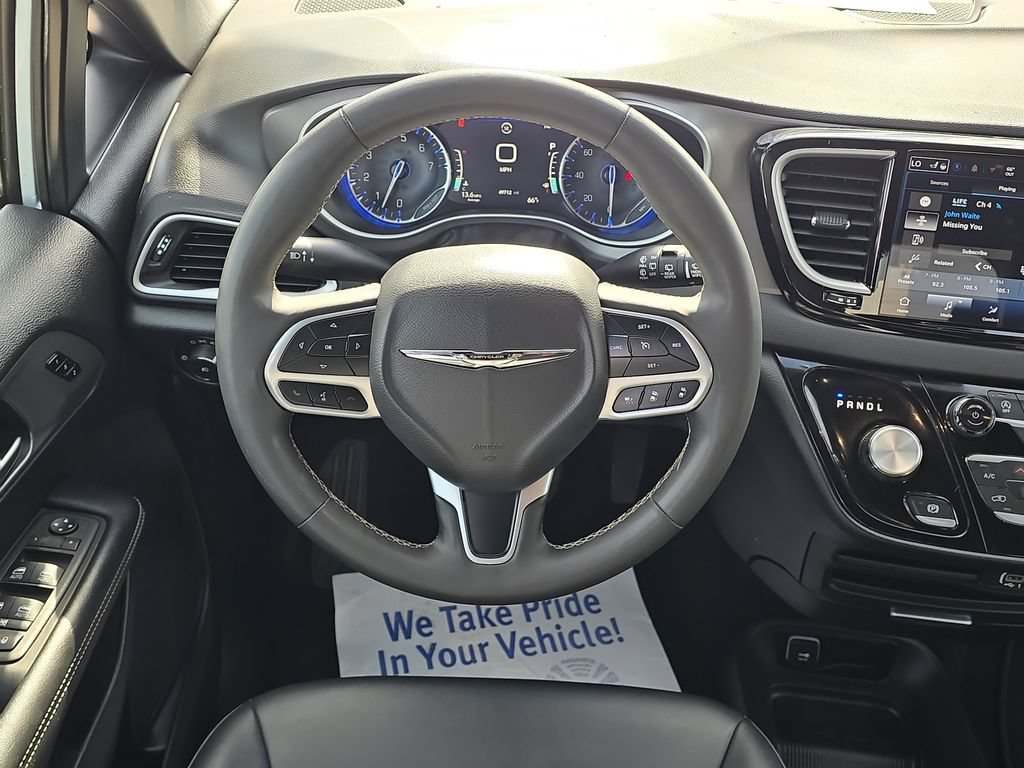 Used 2025 Chrysler Pacifica Select FWD image 31