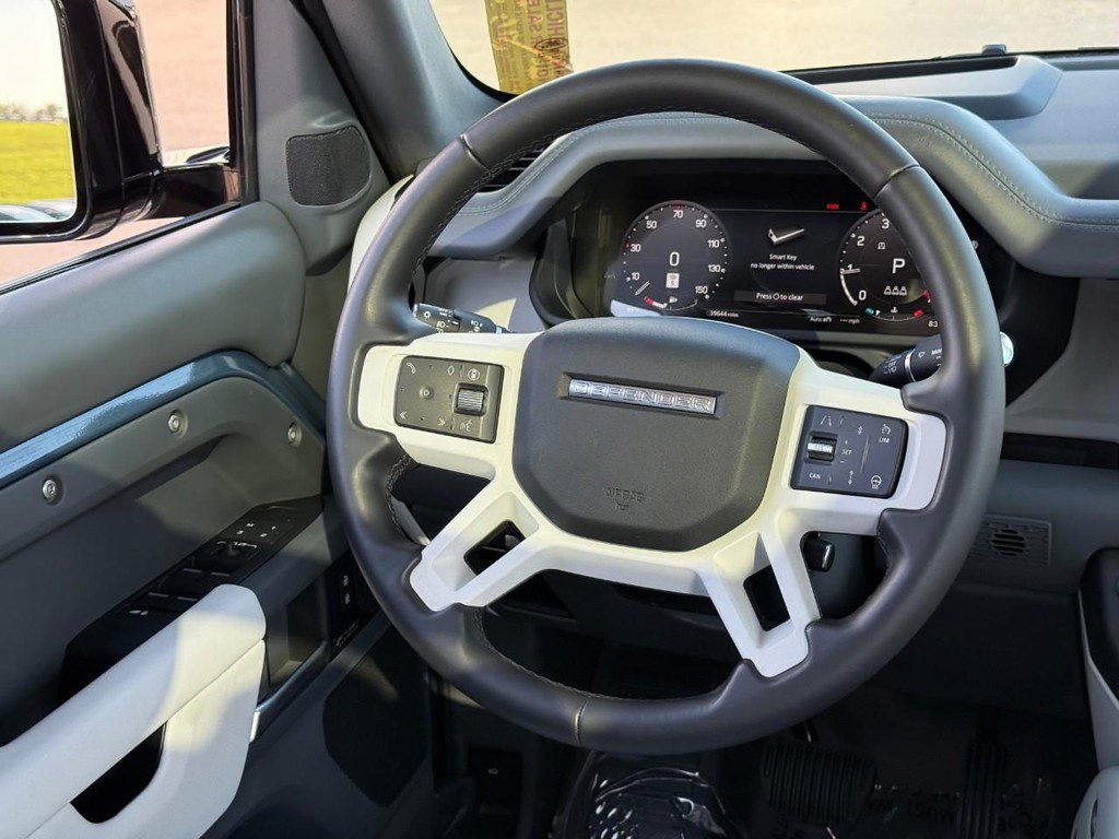 Used 2025 Land Rover Defender 110 X-Dynamic SE AWD/4WD image 15