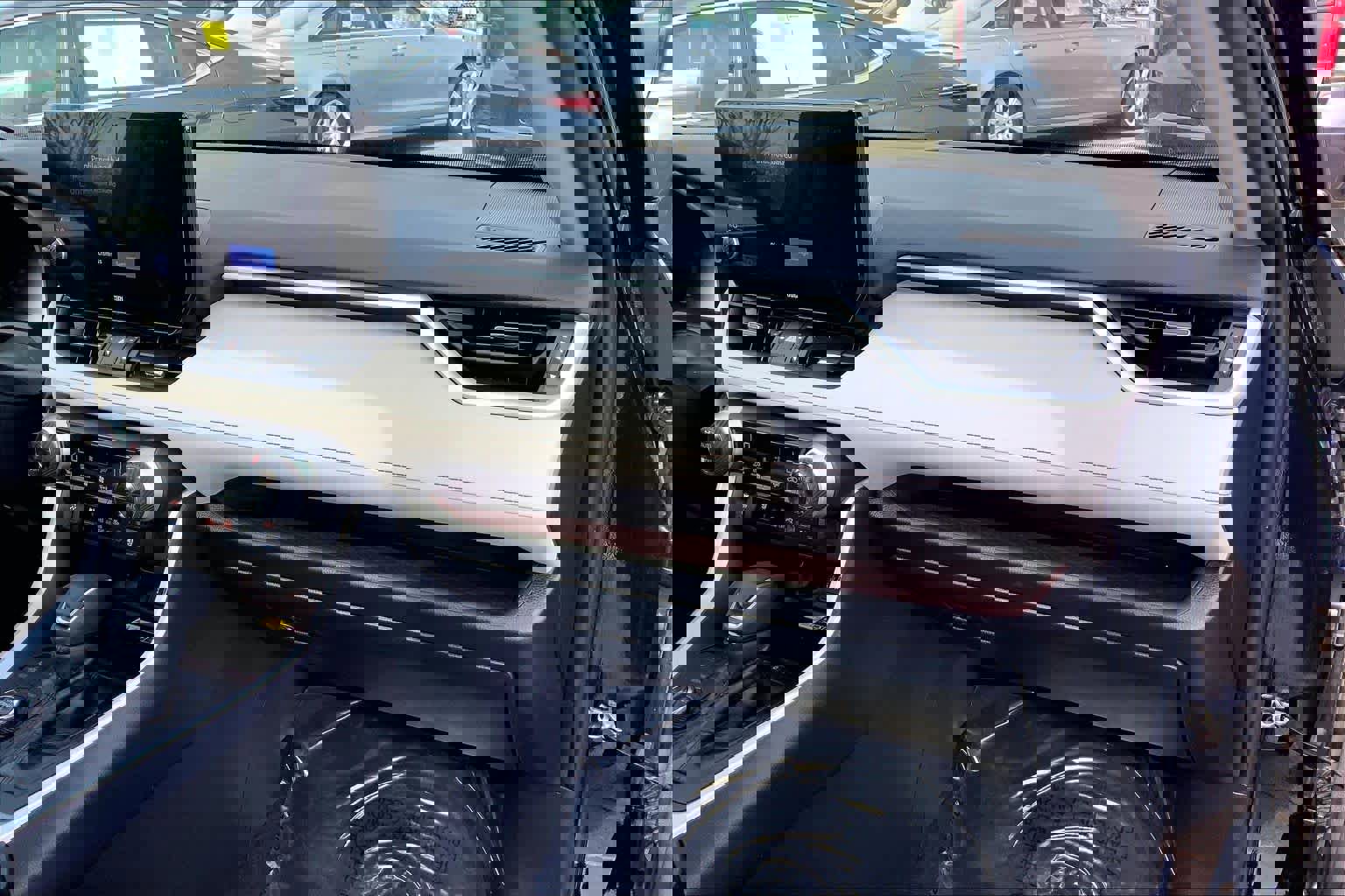 Used 2023 Toyota RAV4 Limited image 18