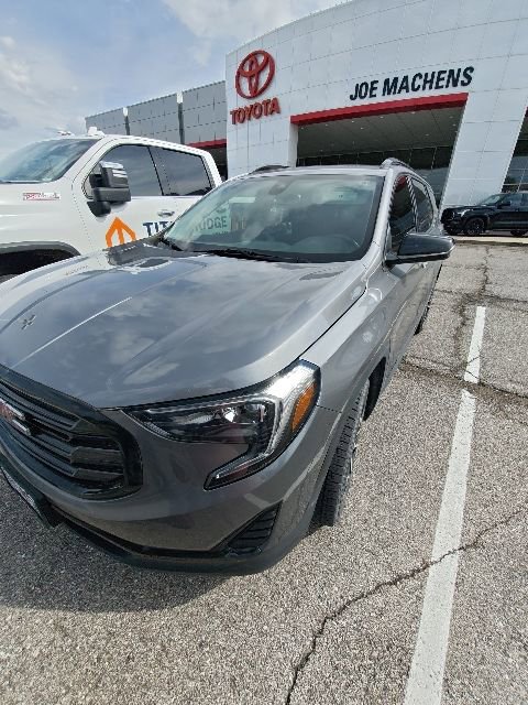 Used 2021 GMC Terrain SLE w/ Driver Convenience Package image 2