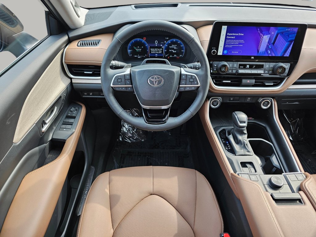 Used 2024 Toyota Grand Highlander Platinum image 3
